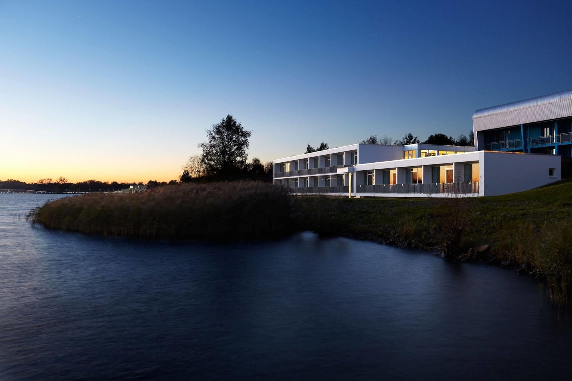 Strandhotel Senftenberger See Exterior photo