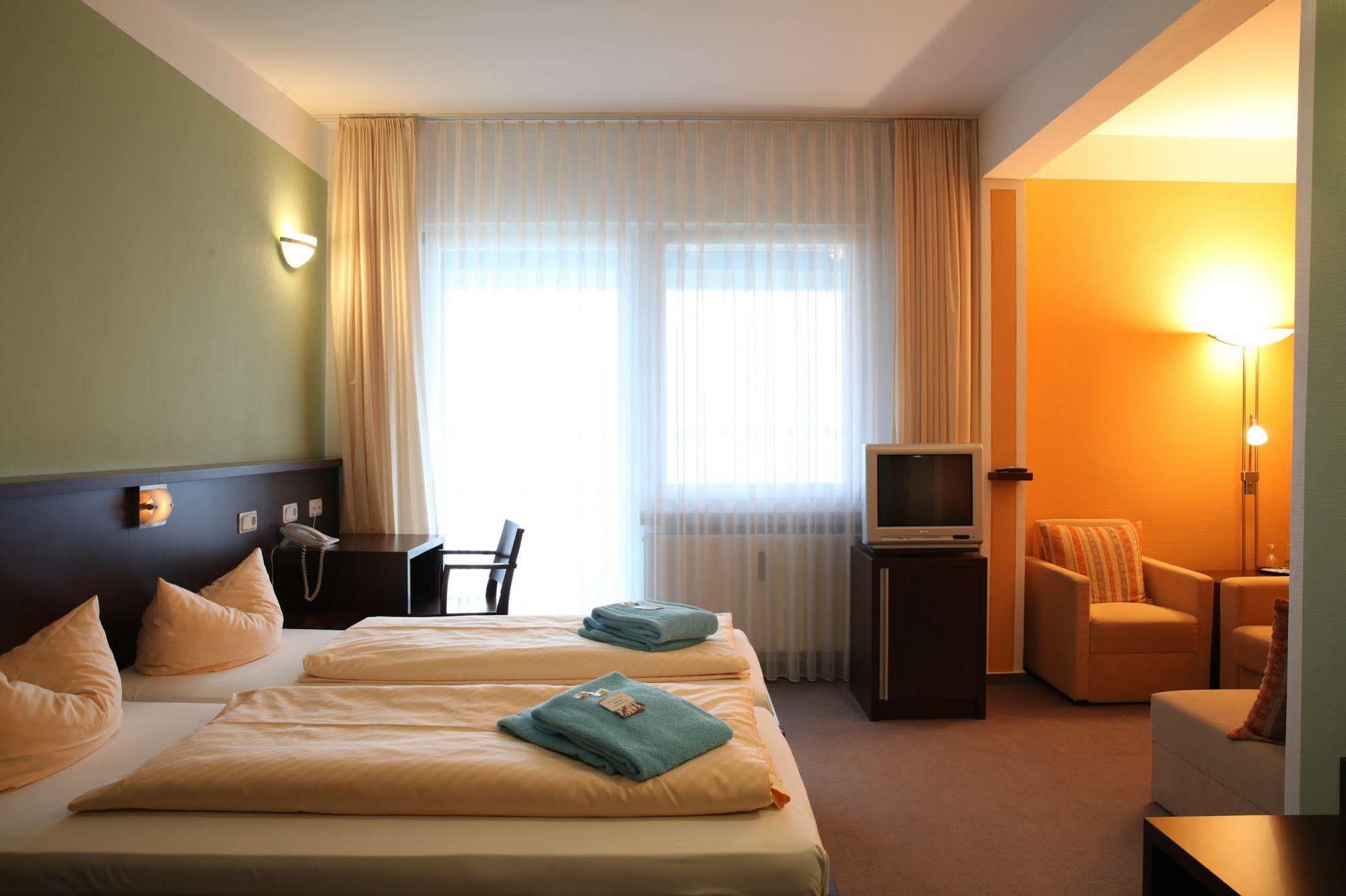 Strandhotel Senftenberger See Exterior photo