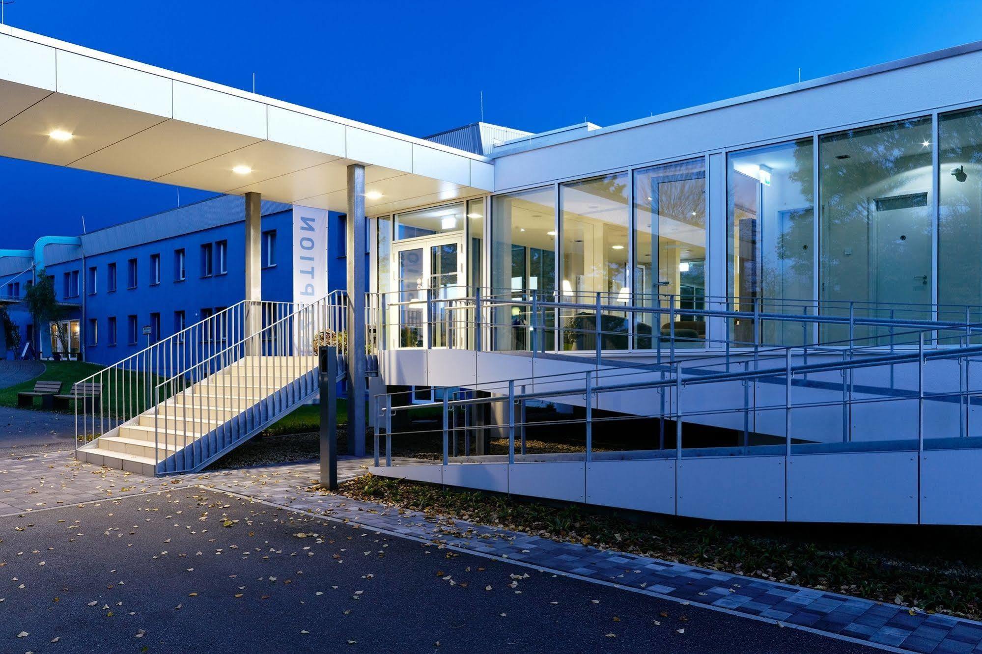 Strandhotel Senftenberger See Exterior photo